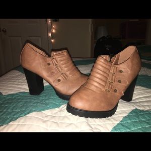Brown booties w/ heel